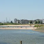 612s Luxury 2 Bedroom Terrace, Waterview *