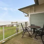 Apartment 612s Luxury 2 Bedroom Terrace, Waterview *