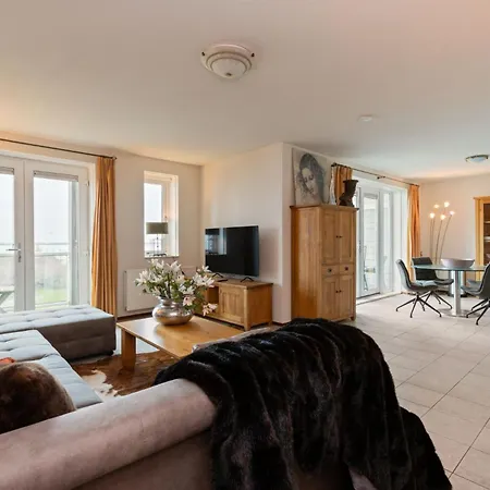 612s Luxury 2 Bedroom Terrace, Waterview *